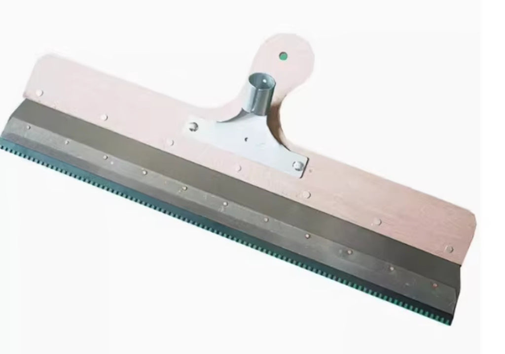 Großflächenrakel gezahnt 560mm Flächenrakel Flächenspachtel Stehrakel Rakel