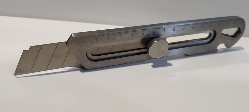 Cuttermesser 18 - 25 mm Teppichmesser Universalmesser  + 10 Ersatzklingen