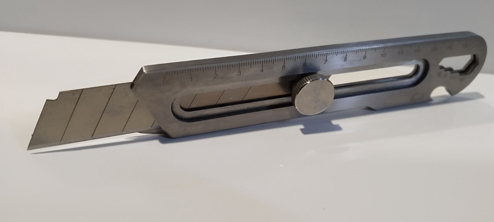 Cuttermesser 18 - 25 mm Teppichmesser Universalmesser  + 10 Ersatzklingen